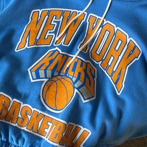New York Knicks women’s elastic bottom crop style hoodie